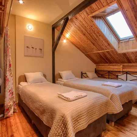 Homestay Marina Lester House