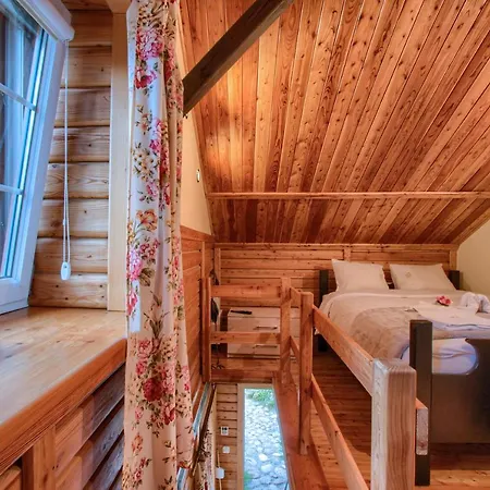 Homestay Marina Lester House